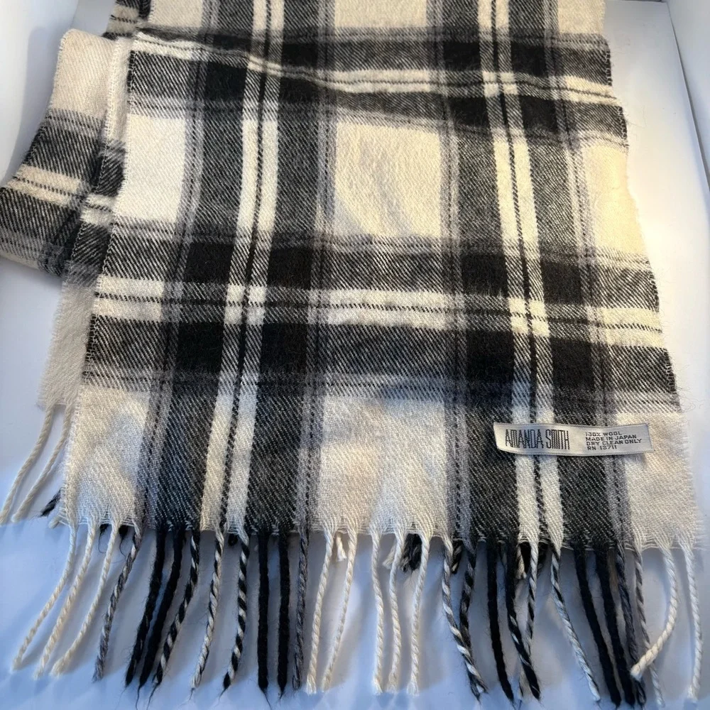 Amanda Smith 100% Wool Plaid Black White Scarf Fringe Made in Japan 56” X 12.25”